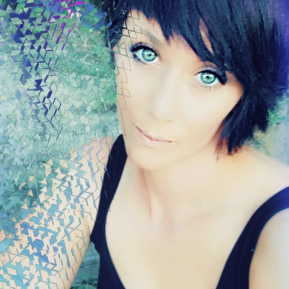 Meet your Posher, Miranda - Picture 2 of 2